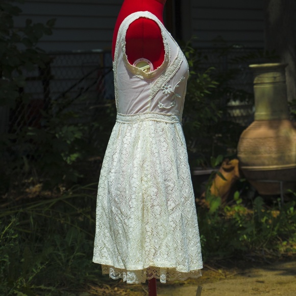 Forever 21 lace open back dress - Picture 5 of 6